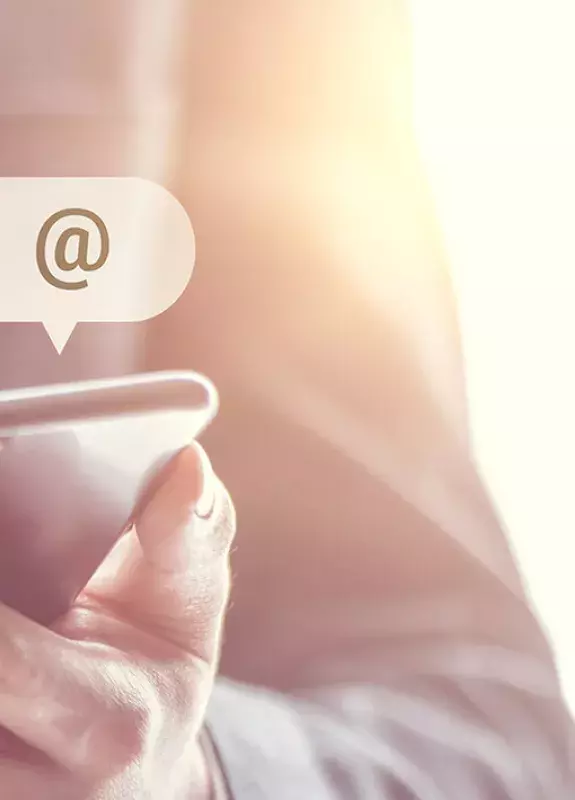 En-tête page contact-adobestock_285110178
